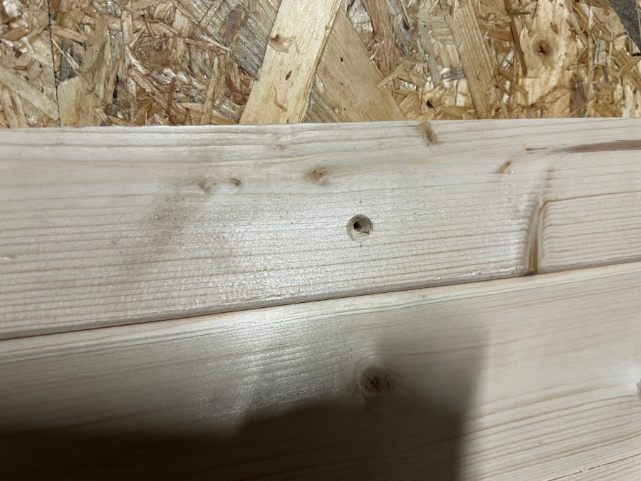 フレンチクリートを壁に取り付けるため、皿取りした画像