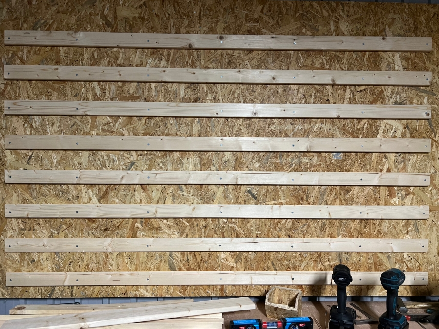 壁にフレンリクリートを取り付けた画像