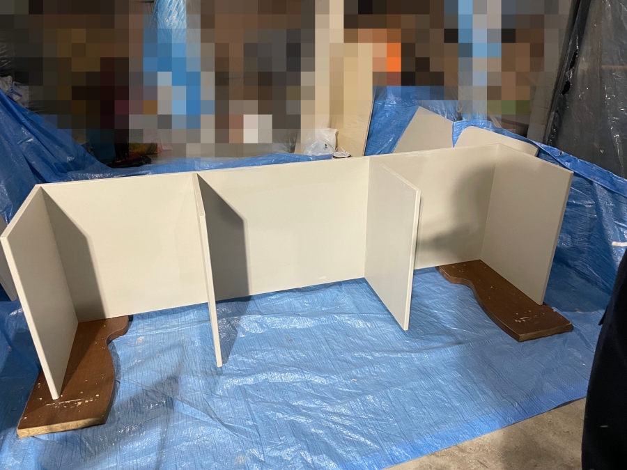 背面と側面・仕切り板を固定した画像