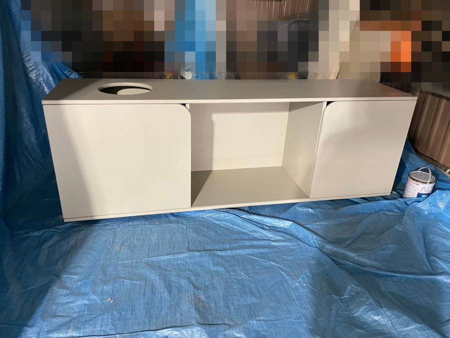 猫用トイレ収納棚に扉を取り付けた画像