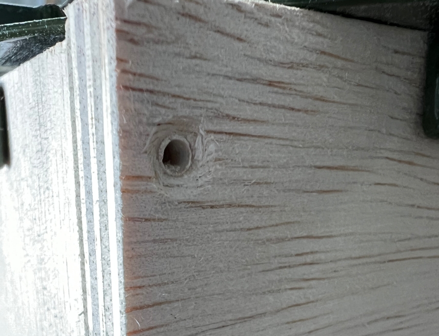 皿取りした木材の画像