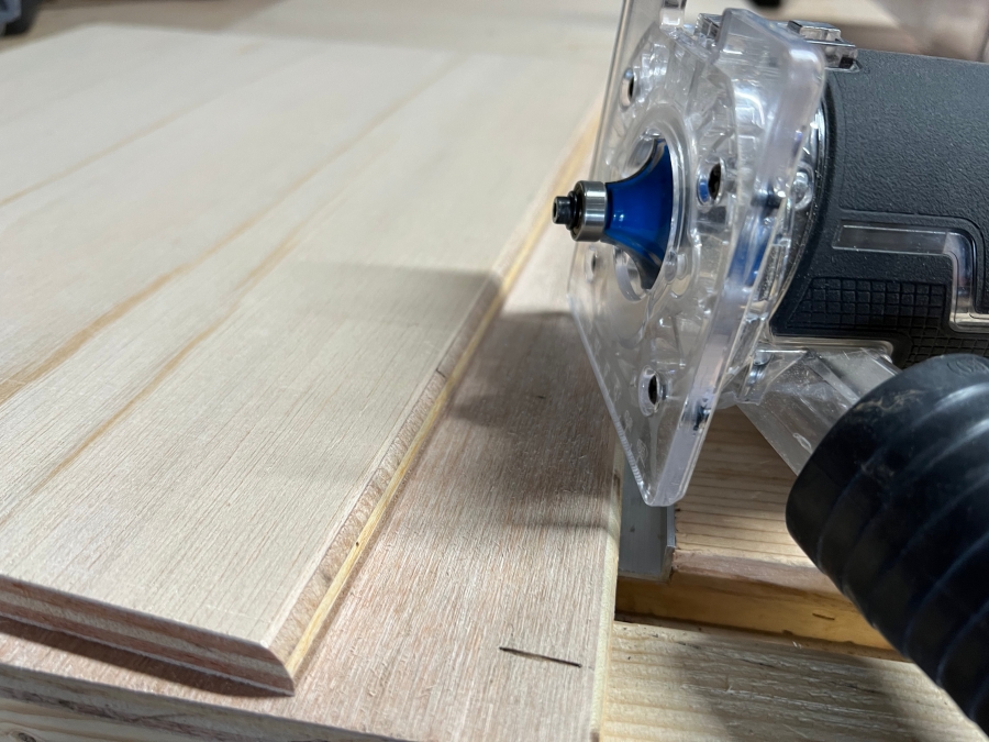 電動トリマーで木材の角を丸く(面取り)した画像