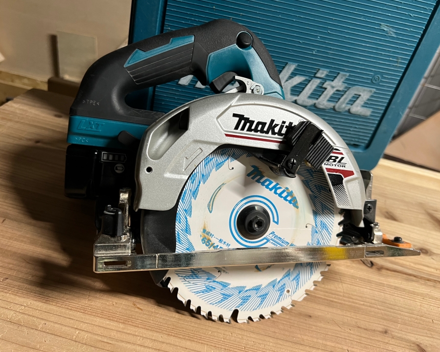 マキタの充電式マルノコ”HS631D”の画像