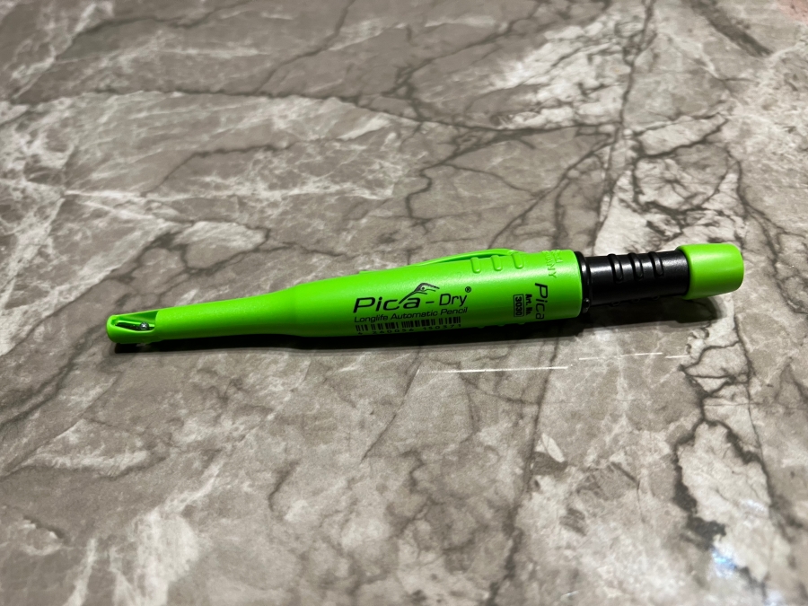 キャップに収納した状態のピカマーカー3030の画像