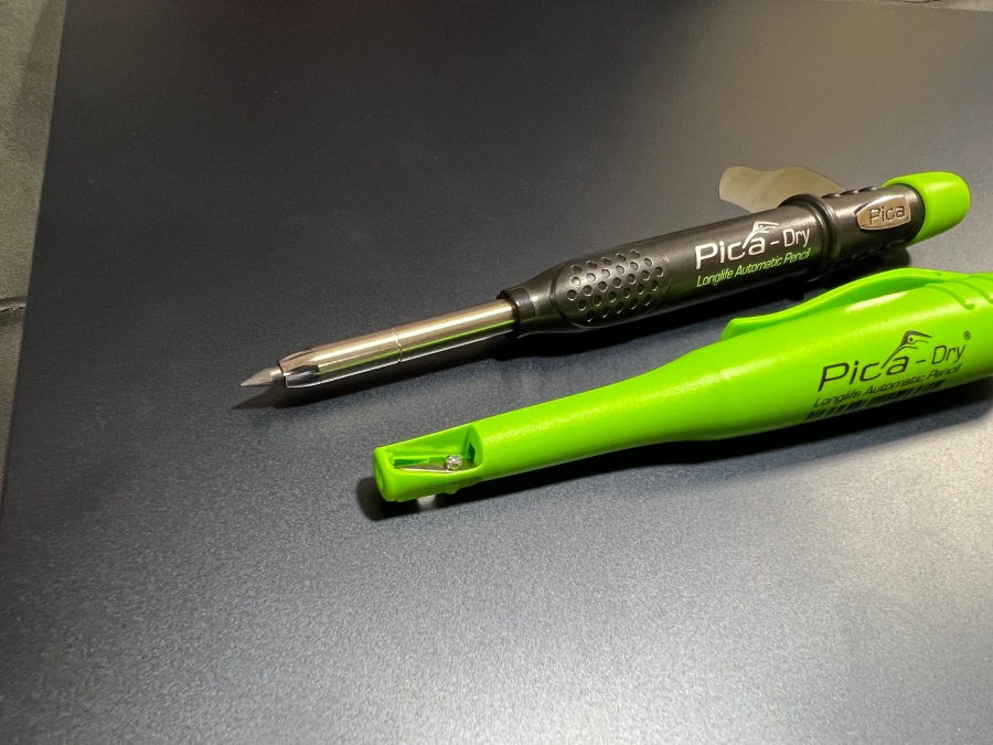 キャップを外したピカマーカー3030の画像