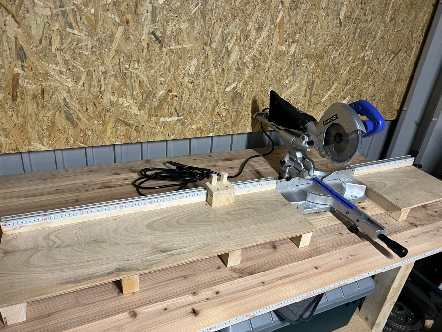 卓上丸ノコと自作のマイターソーステーションの画像