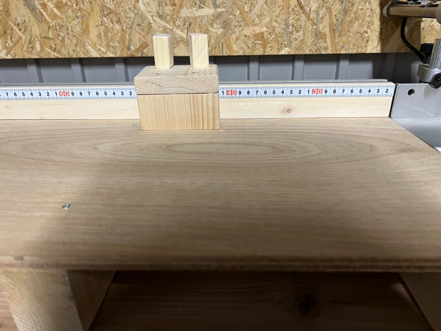 目盛りをつけたマイターソーステーションに使うフェンスガイド