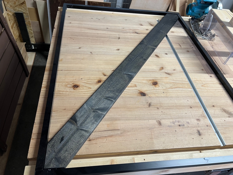 アルミ角パイプで作ったフェンスドアの枠