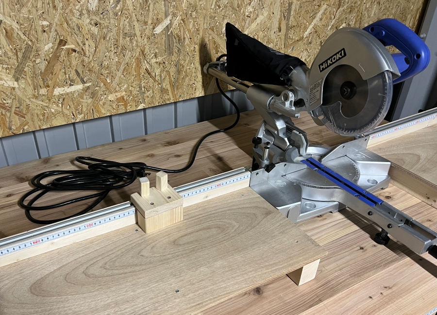 目盛りガイド付きマイターソーステーションの画像