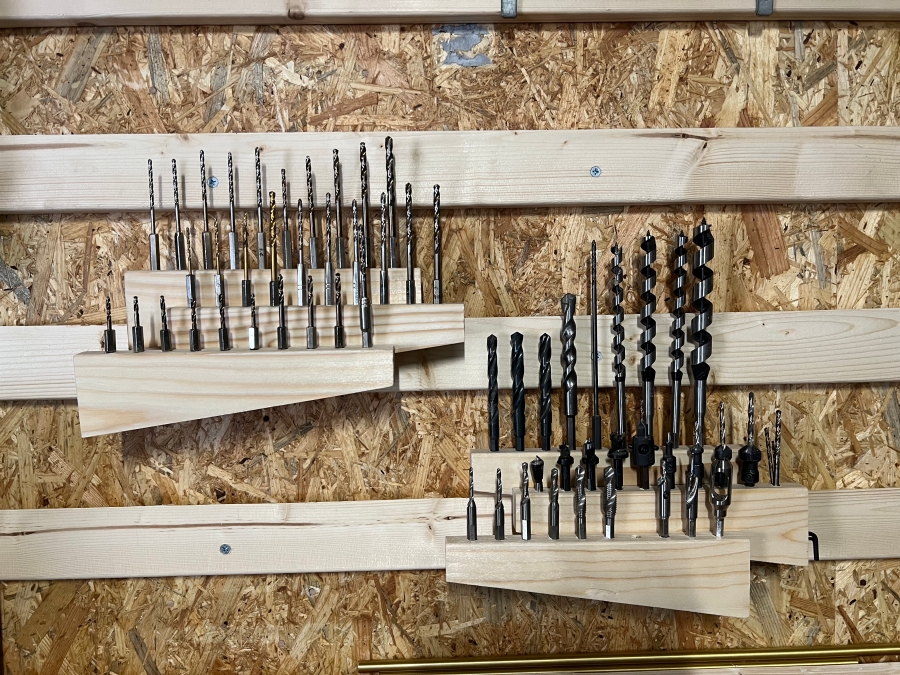 ドリルビットをフレンチクリートで収納した画像