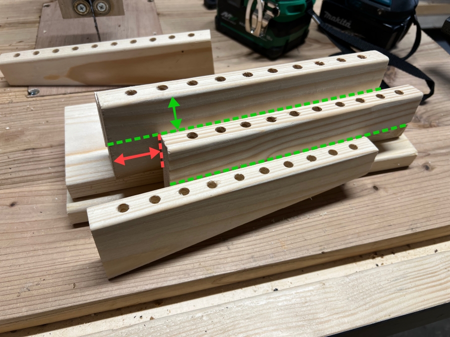 ドリルビットを収納するための木材を組み合わせた画像