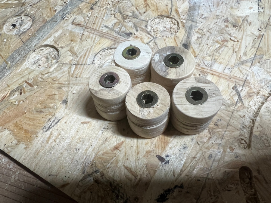 鬼目ナットを埋め込んで作ったノブナット