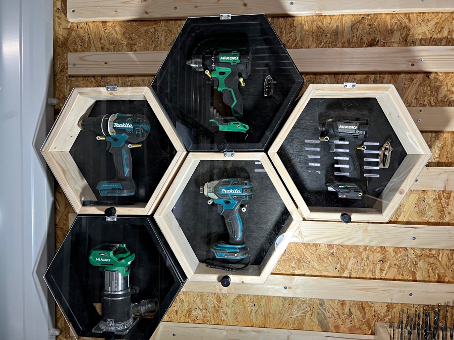 インパクトドライバー・ドリルドライバー・電動トリマーを収納した正六角形型のフレンチクリート