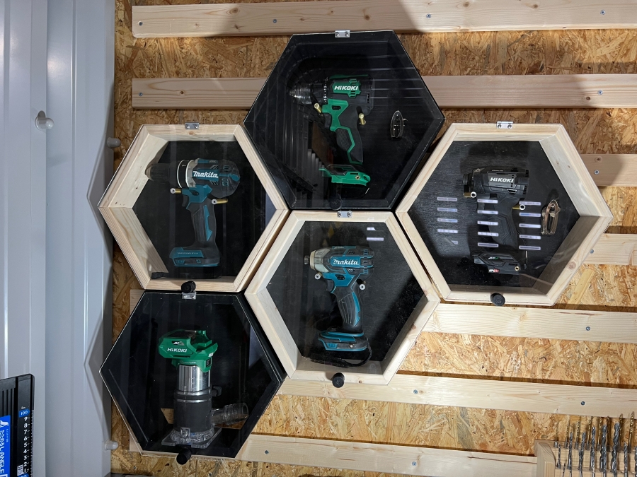 電動工具を収納した正六角形型のフレンチクリート