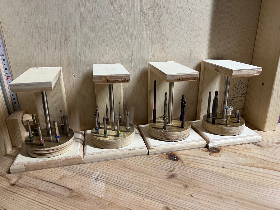 ドリルビット収納用フレンチクリートを並べた様子