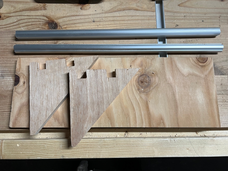 ハンマー・ペンチの収納に使う材料の画像