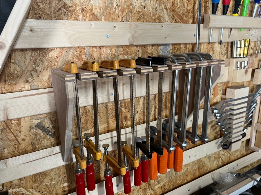 DIYで作ったクランプ収納用のフレンチクリート