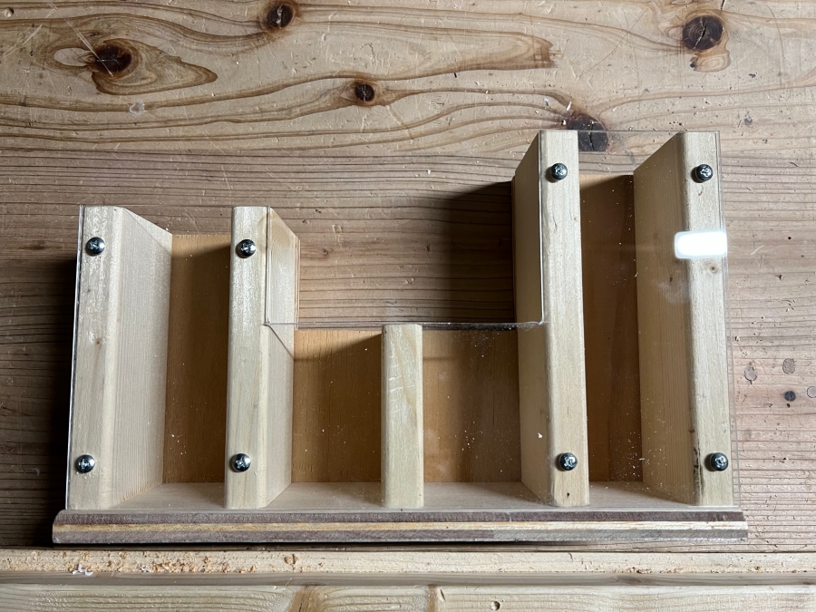 アクリルと木材で作成したフレンチクリート用の小物入れ