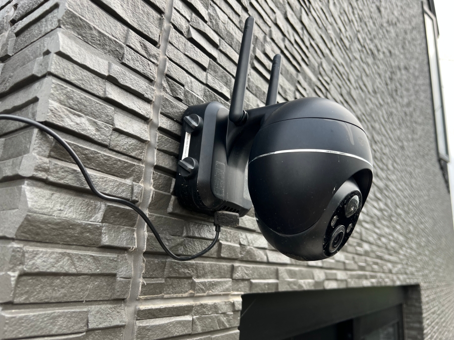 DIYで取り付けたソーラー防犯カメラの画像