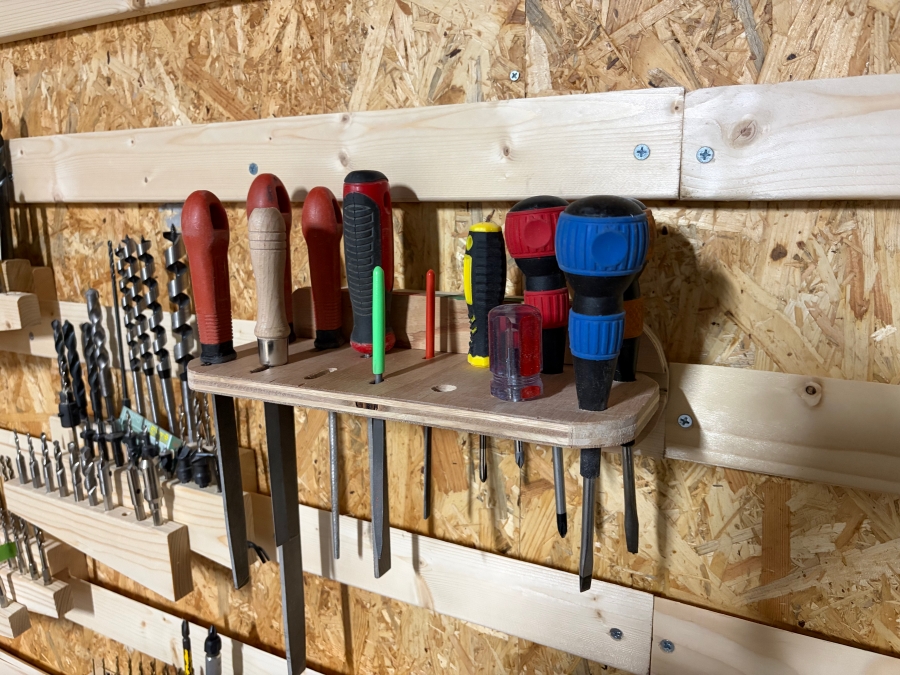 棒ヤスリやドライバーを収納したフレンチクリート