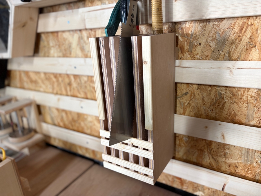 鋸をフレンチクリートで収納した画像