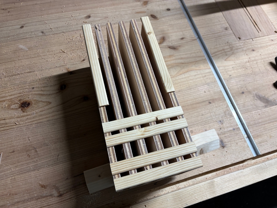 のこぎりを収納するための自作ホルダー