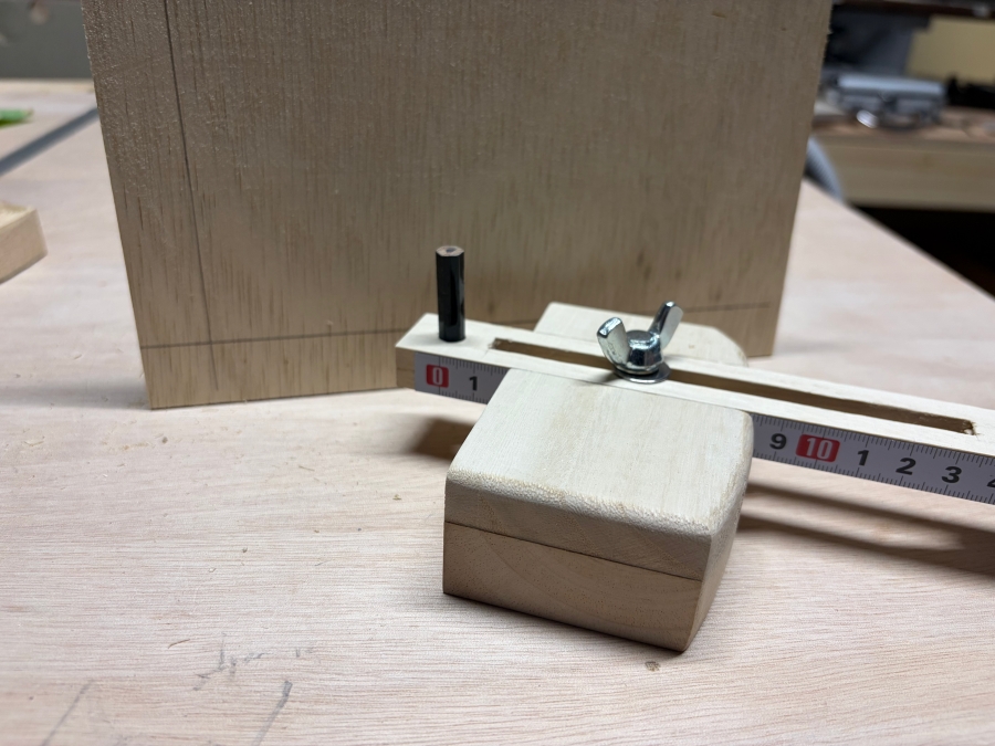 ペンで墨付けできる自作のマーキングゲージ